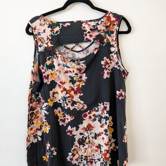 Women's Plus Size Tank- Maurices Size 1, Dark Grey with Floral Pattern - Picture 2 of 5